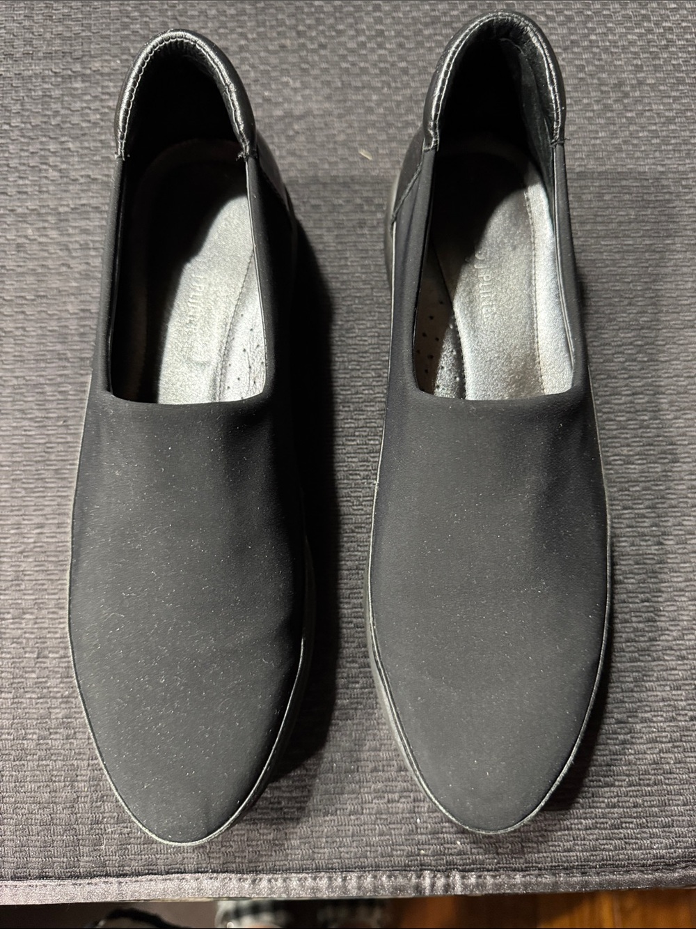 Donald Pliner Ladies slip ons. Size 9